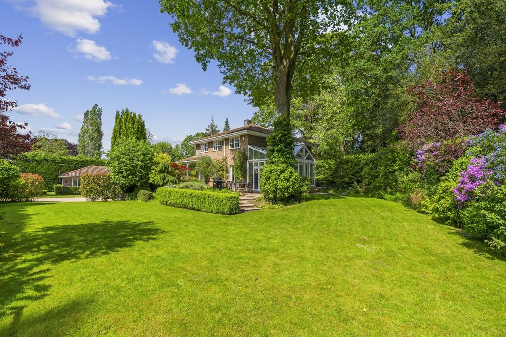 5 bed detached house to rentRichmondwood, Sunningdale SL5