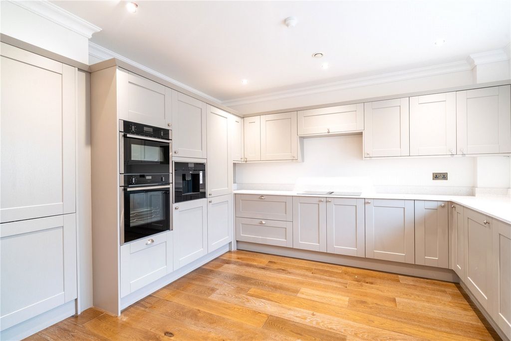 2 bed flat to rentRiber Castle, Riber, Matlock, Derbyshire DE4 photo 4