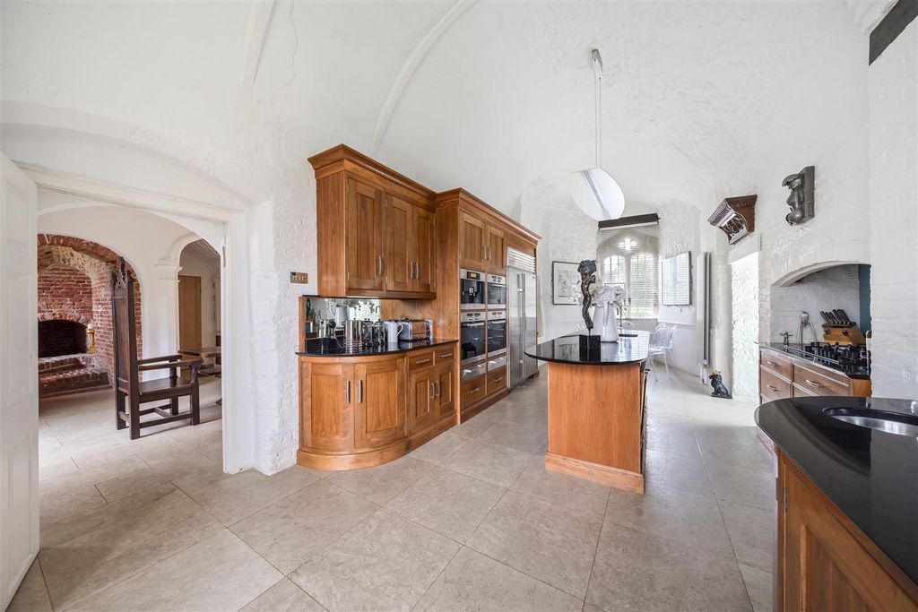 Additional image 10 of 6 bed detached house to rentPelhams Walk, Esher KT10