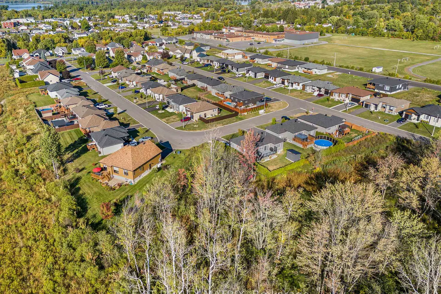 Additional image 4 of 740 Roxane Crescent