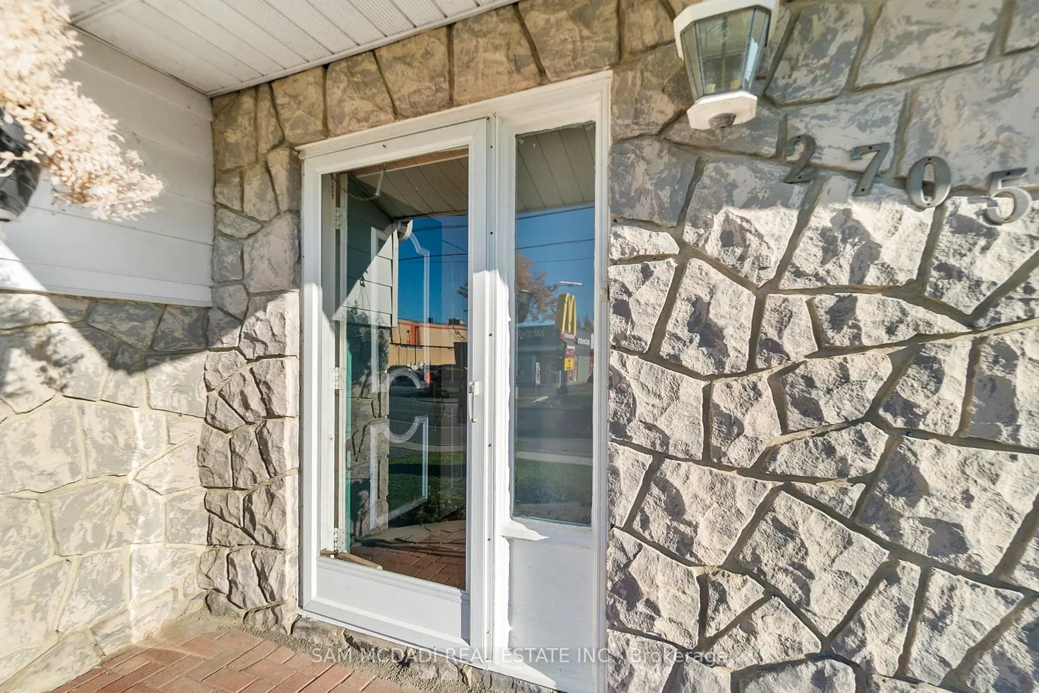 Additional image 4 of 2705 Laurier Street