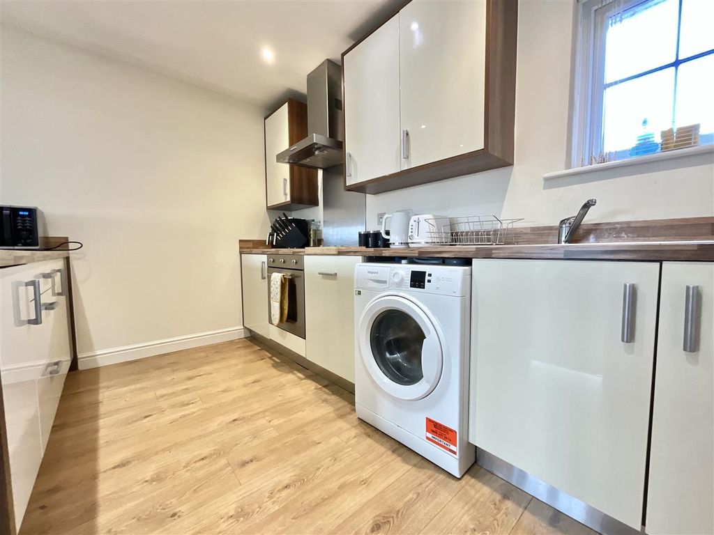2 bed flat to rentLong Down Avenue, Bristol BS16 photo 3