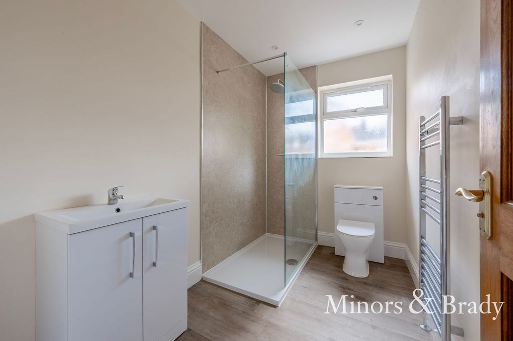 Additional image 16 of 5 bed detached bungalow to rentYarmouth Road, Lowestoft NR32