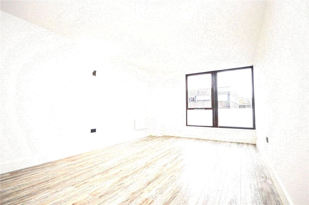 Additional image 4 of 2 bed flat to rentKingsbridge Point, Swindon SN1