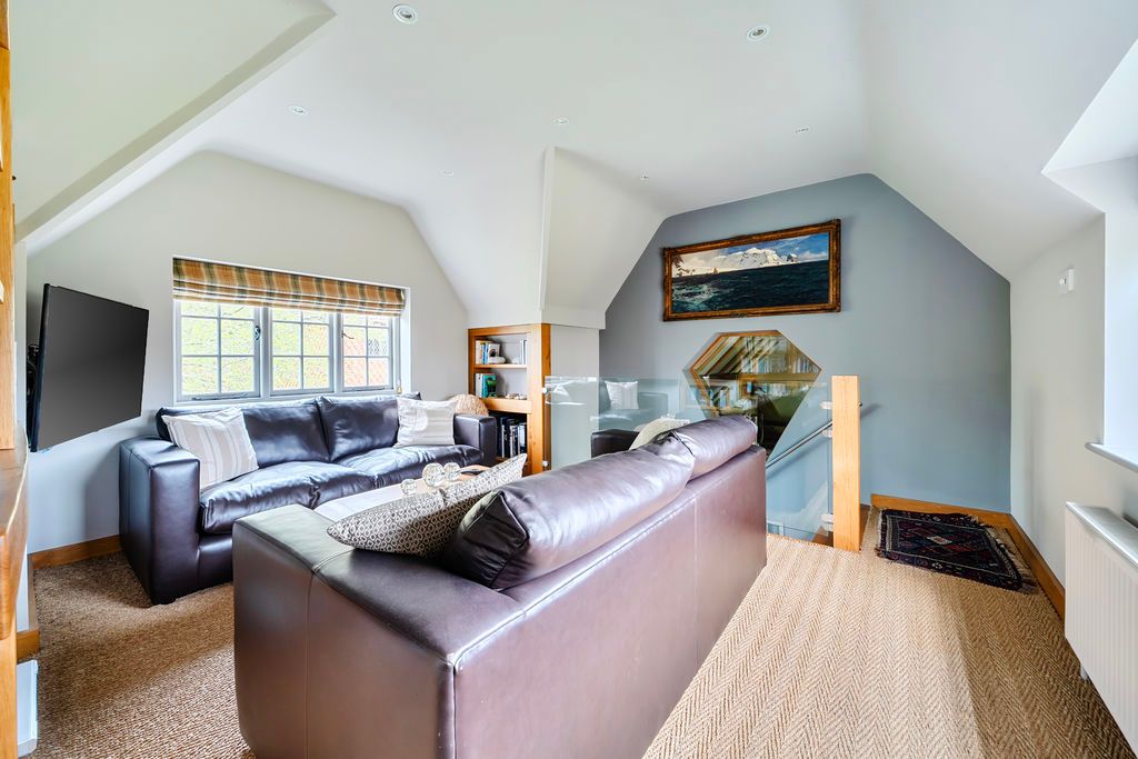 Additional image 9 of 1 bed detached house to rentPickhurst Road, Godalming GU8