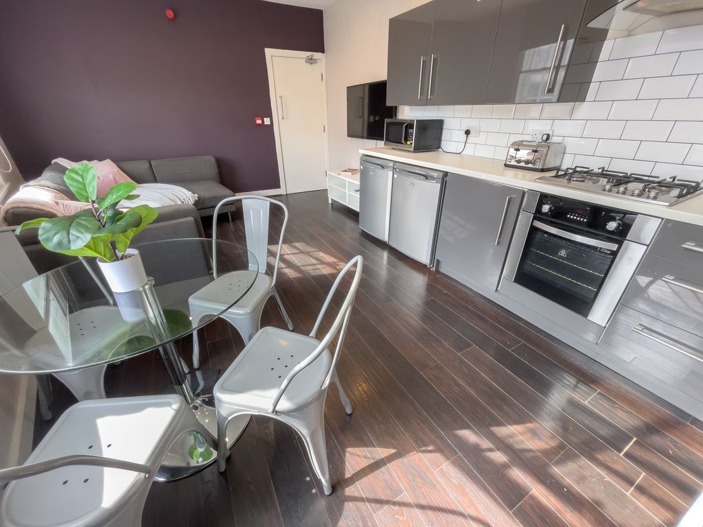 Room to rentClarence Street L3