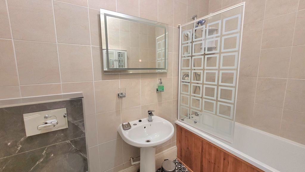 Additional image 3 of 6 bed shared accommodation to rentEdgcumbe Gardens, Newquay TR7