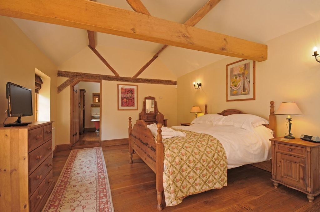 Additional image 11 of 5 bed barn conversion to rentKerves Lane, Horsham RH13