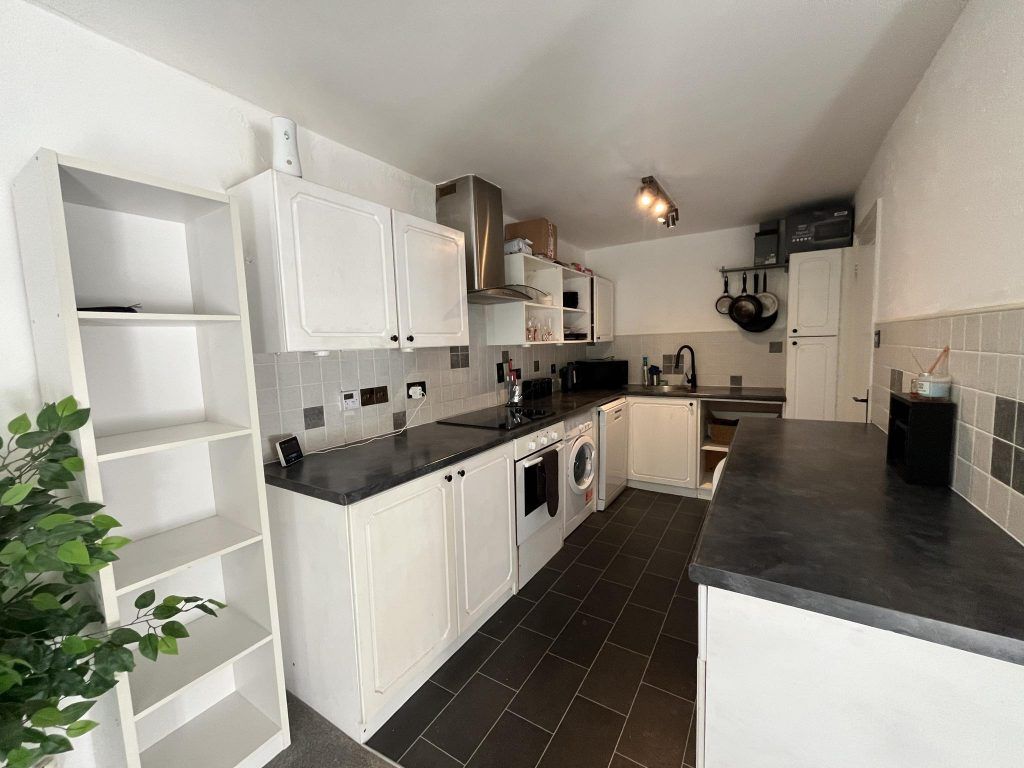 Additional image 2 of 2 bed flat to rentCaunter Road, Speen, Newbury RG14