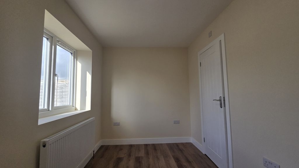 Additional image 6 of 6 bed flat to rentAldborough Spur, Slough, Berkshire SL1