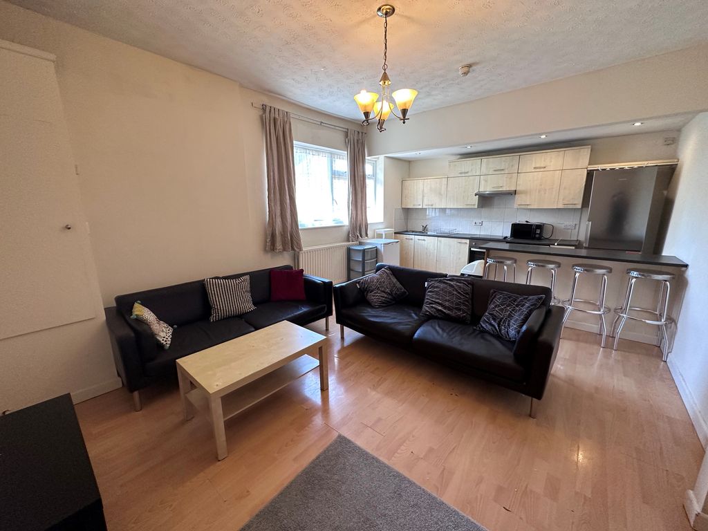 Additional image 3 of 6 bed shared accommodation to rentGloucester Road, Bishopston, Bristol BS7