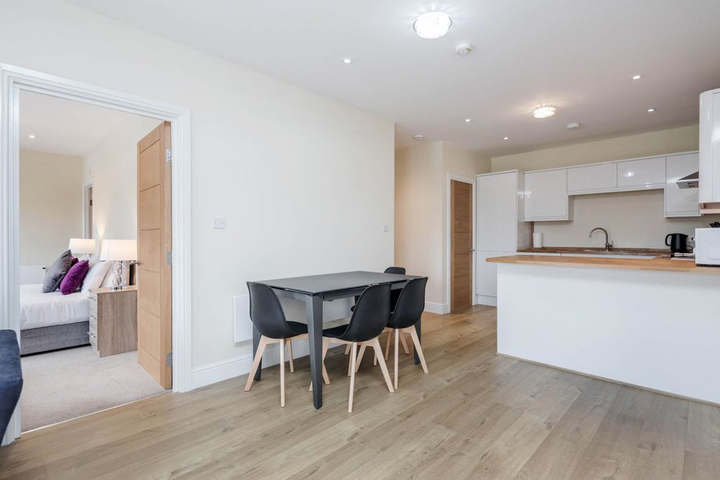 Additional image 11 of 2 bed flat to rentQueen Street, Maidenhead SL6