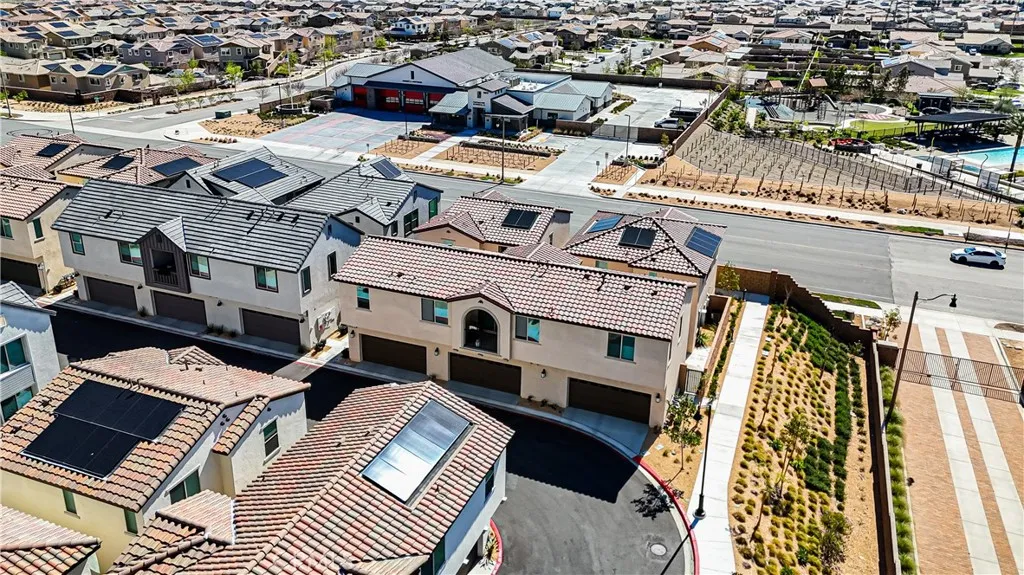 16651 Snowdrop Ln Unit 1, Fontana, CA 92336
