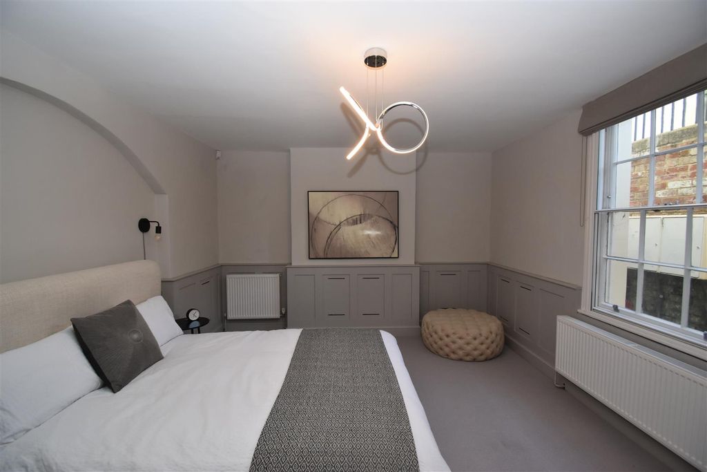 Additional image 10 of 2 bed flat to rentClarendon Crescent, Leamington Spa CV32