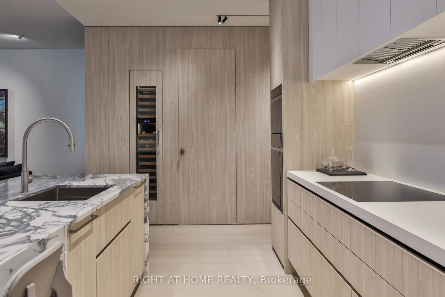 Additional image 9 of 1 Roxborough Street 403