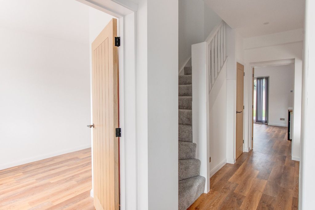 Additional image 12 of 4 bed detached house to rentStoke Road, Bromsgrove, Worcestershire B60