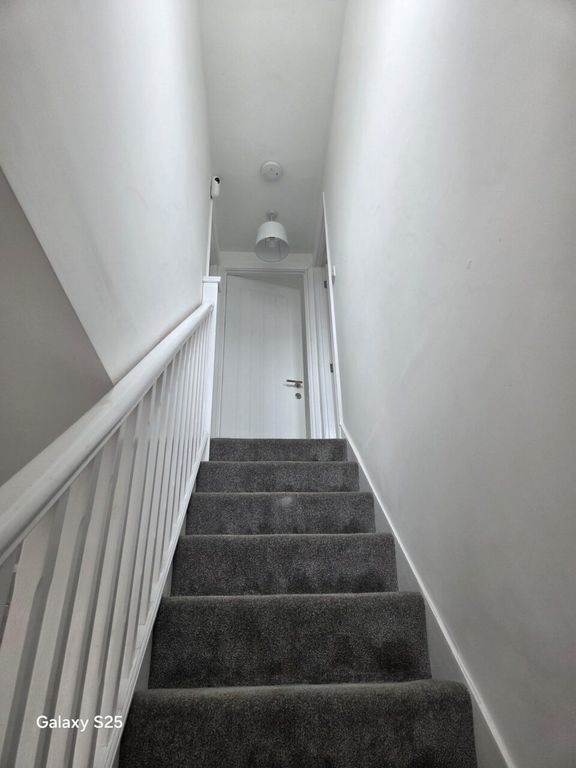 Additional image 3 of 4 bed detached house to rentFieldgate Road, Luton, Bedfordshire LU4