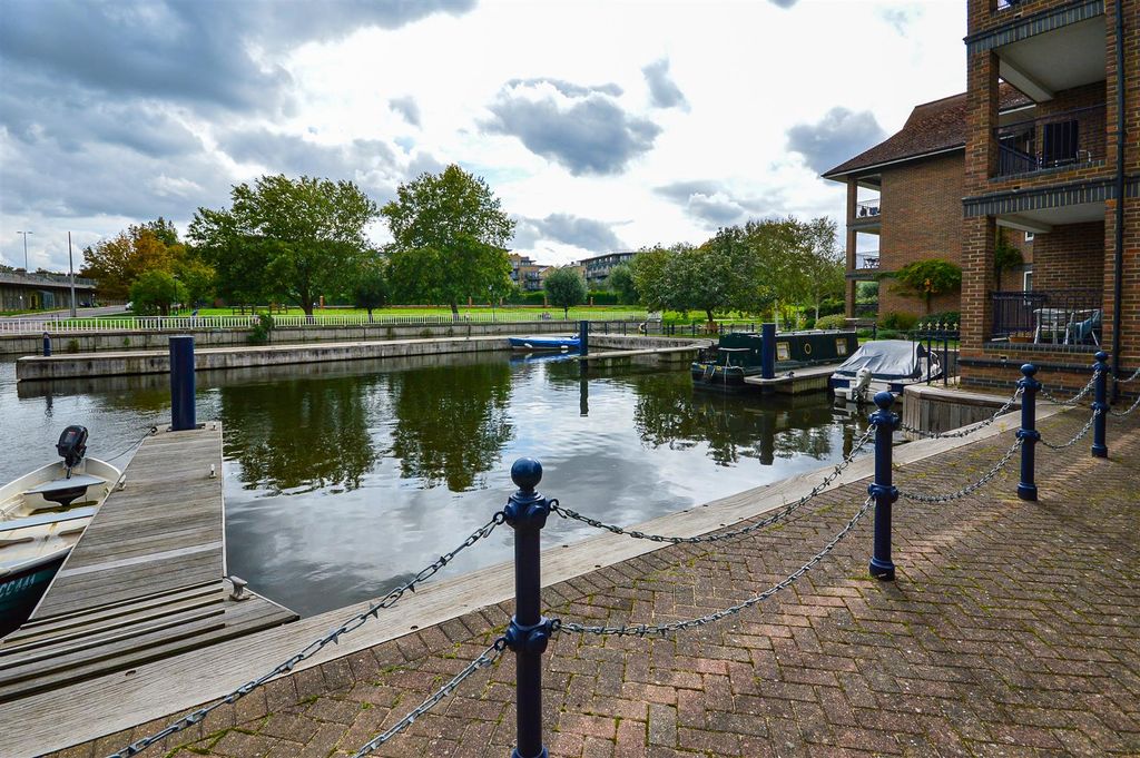 Additional image 18 of 3 bed flat to rentThe Eights Marina, Mariners Way, Cambridge CB4