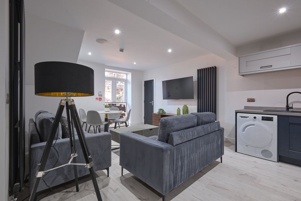 6 bed shared accommodation to rentCromwell Street, Swansea SA1 photo 3