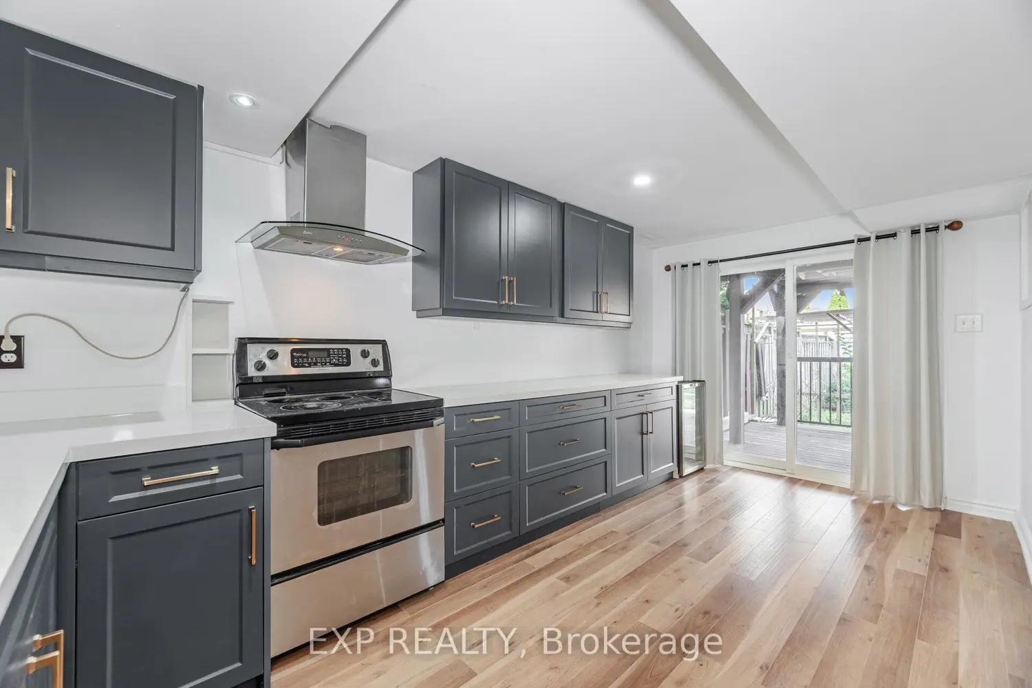 Additional image 15 of 32 Arco Circle