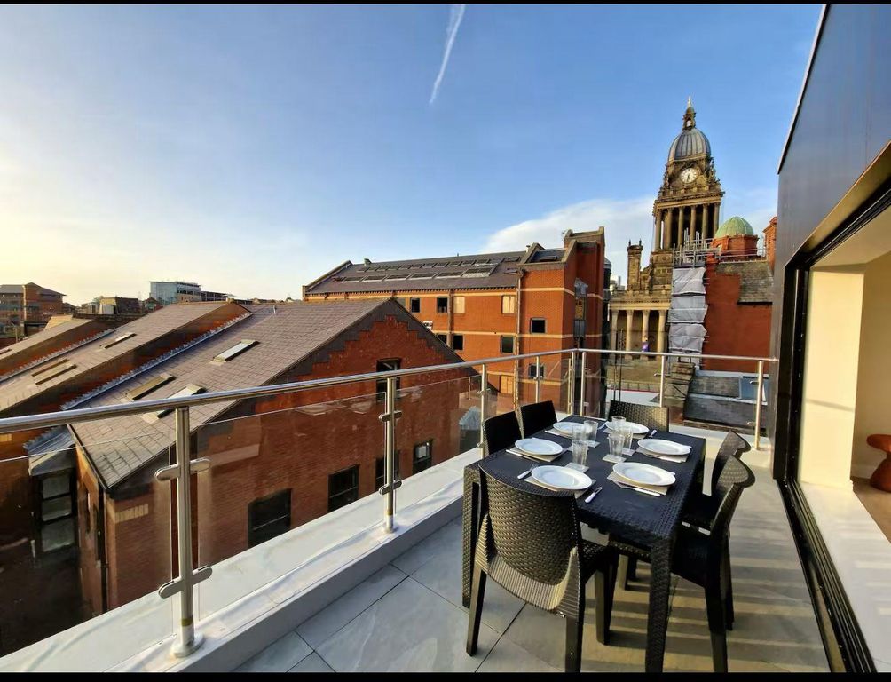 Additional image 4 of 2 bed flat to rentPark Cross Street, Leeds LS1