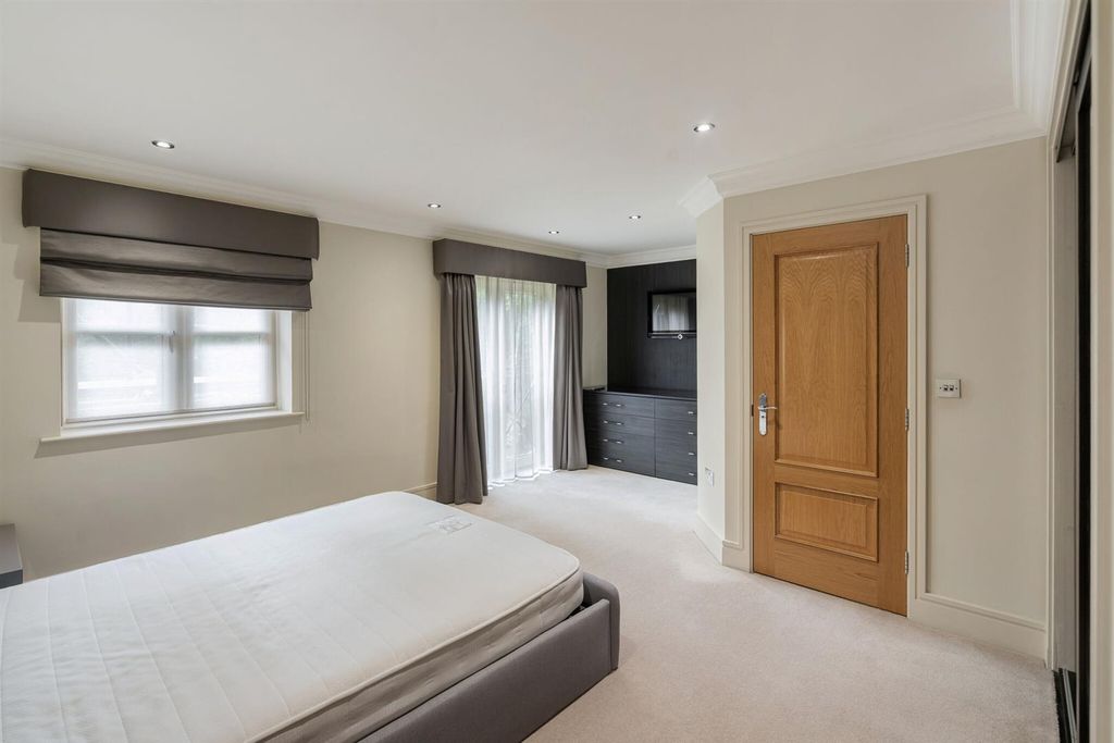 Additional image 10 of 2 bed flat to rentBrockenhurst Road, Ascot SL5