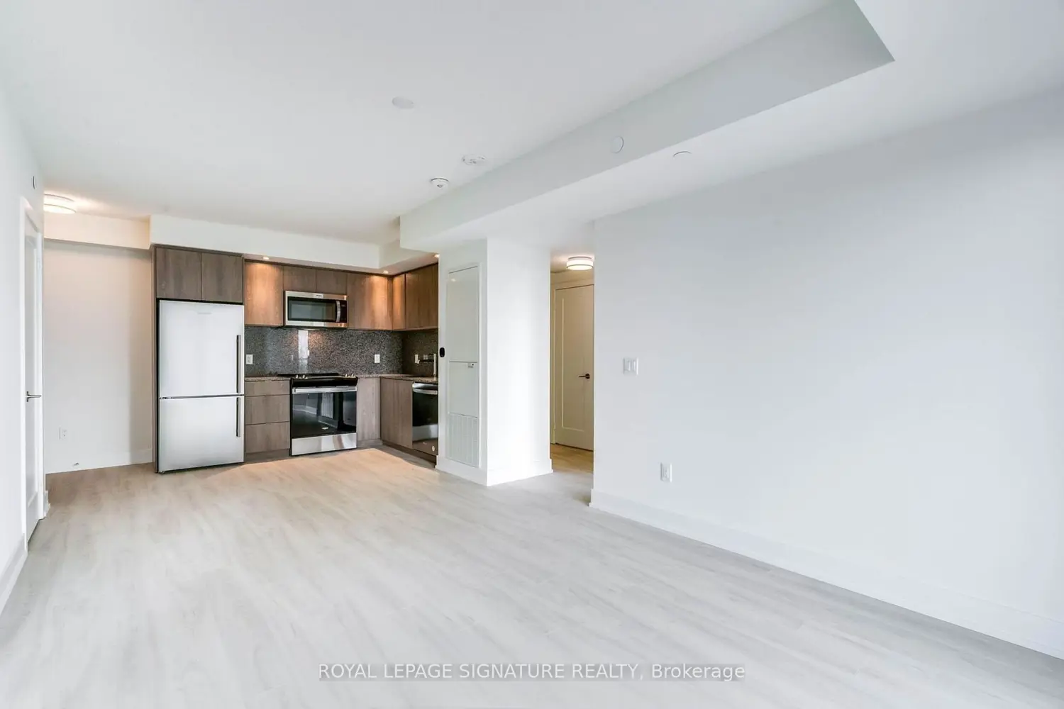 10 Eva Road 2501 photo 5