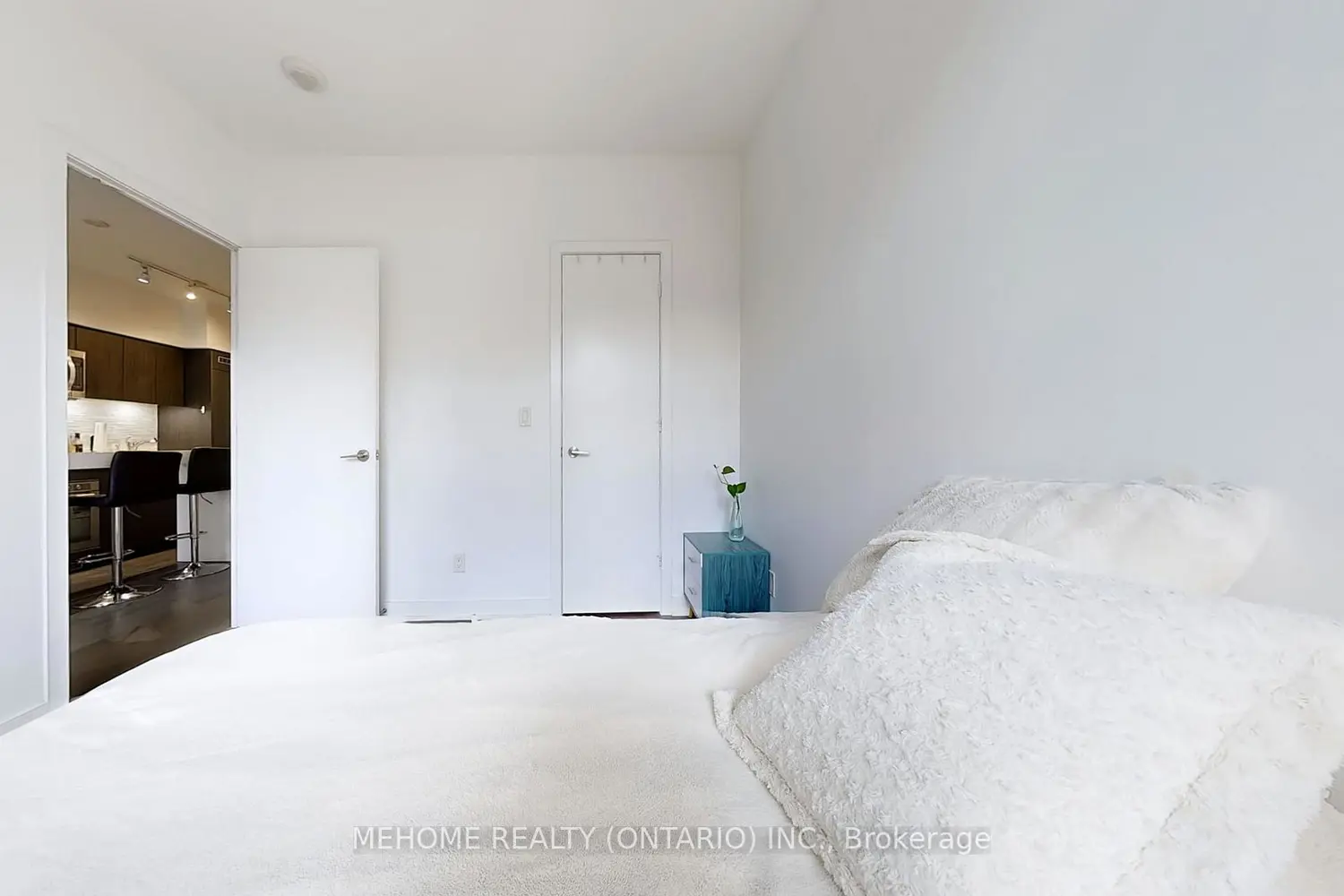 Additional image 14 of 501 St Clair Avenue 204