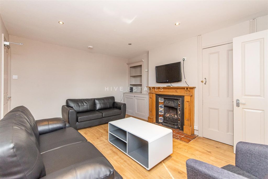 6 bed shared accommodation to rentOakland Road, Jesmond, Newcastle Upon Tyne NE2 photo 4