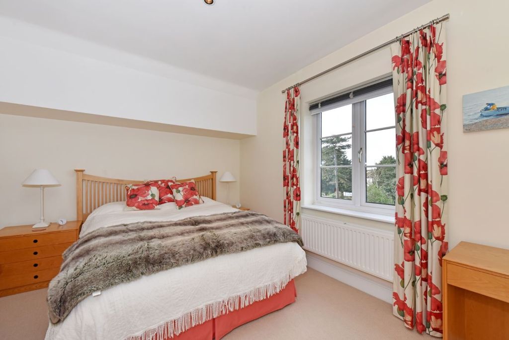 Additional image 8 of 3 bed flat to rentEthorpe House, Packhorse Road, Gerrards Cross, Buckinghamshire SL9