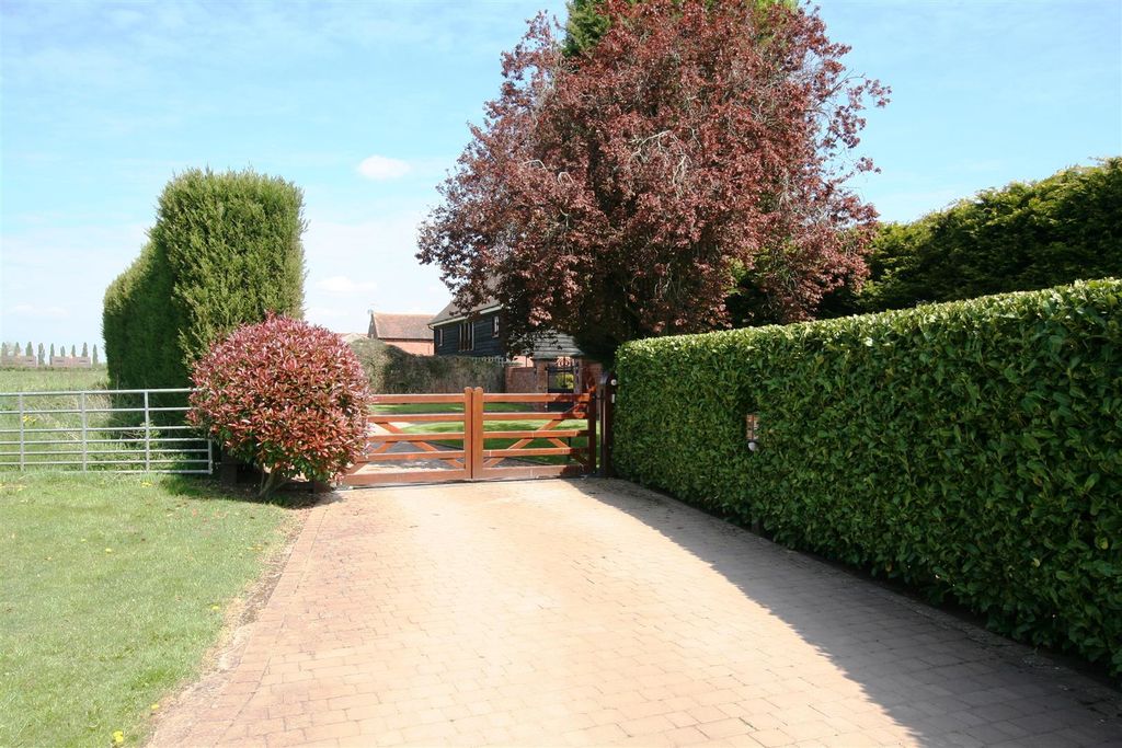 Additional image 2 of 3 bed barn conversion to rent1 Greenhill Farm Barns, Hallow, Worcester WR2
