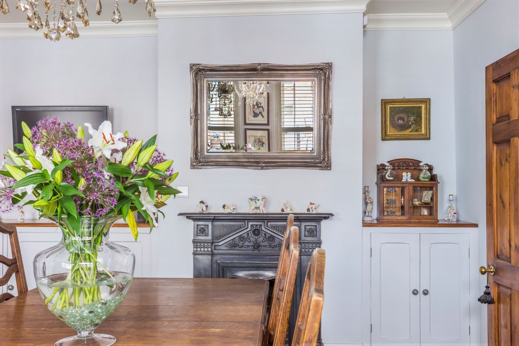 Additional image 7 of 3 bed town house to rentHigh Street, Hungerford RG17
