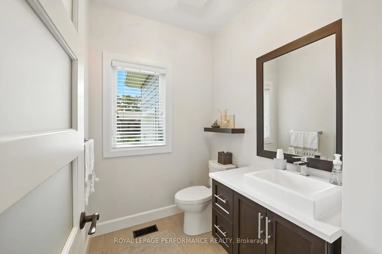 Additional image 15 of 3745 Front Road