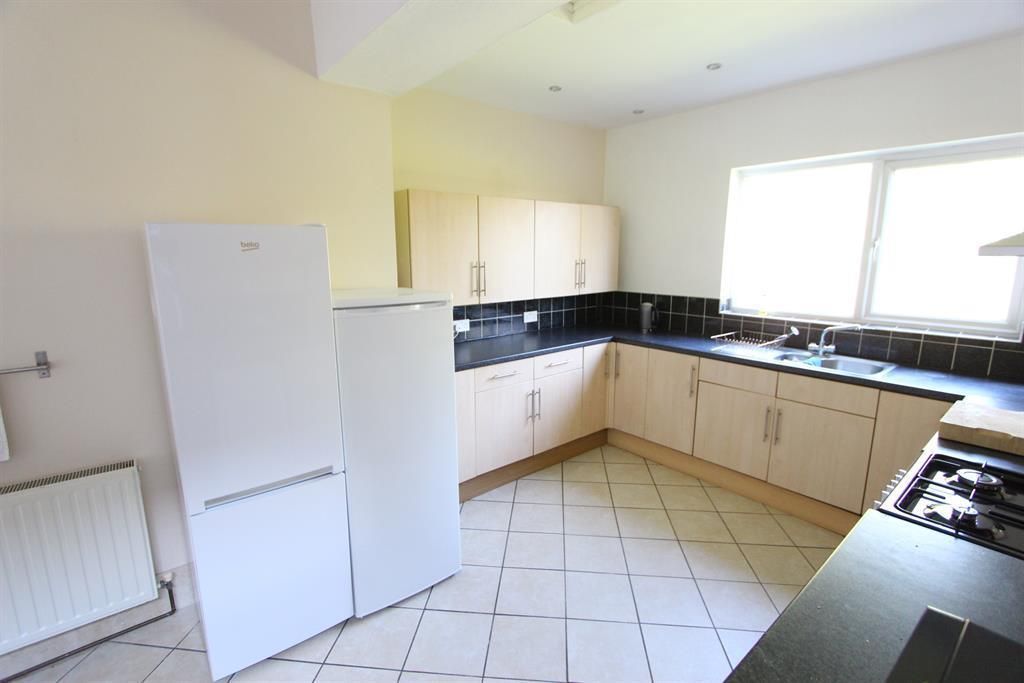 5 bed shared accommodation to rentHunter House Road, Sheffield, . S11 photo 4