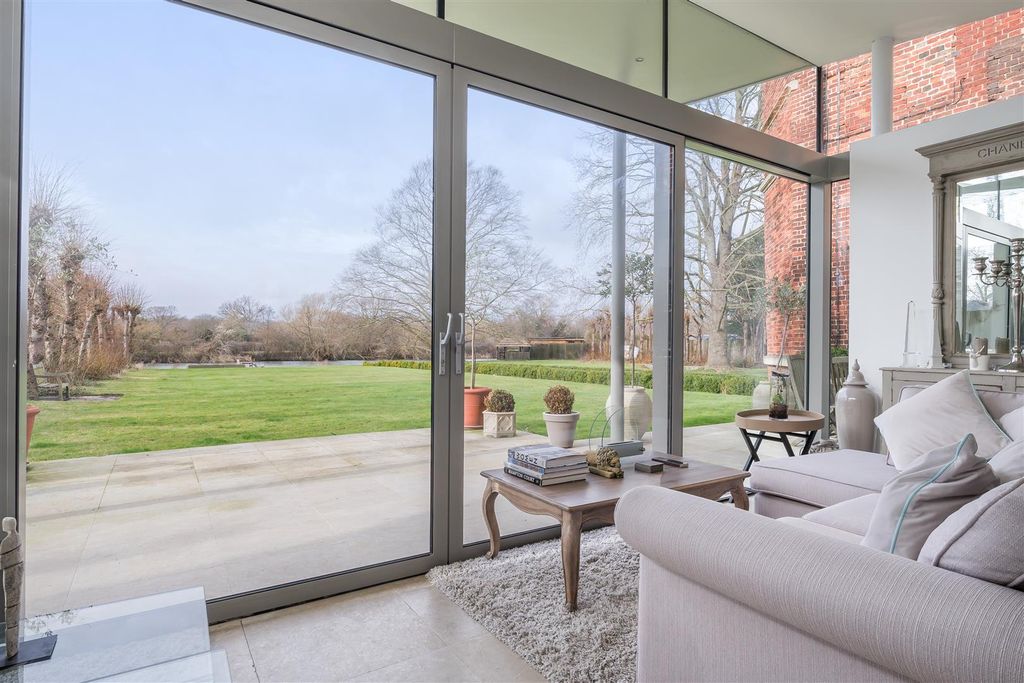 Additional image 18 of 6 bed detached house to rentPelhams Walk, Esher KT10
