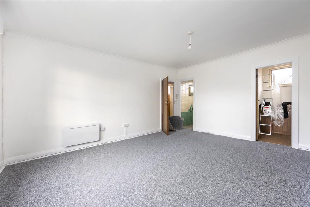 Additional image 9 of 4 bed detached house to rentBeccles Road, Worthing BN11