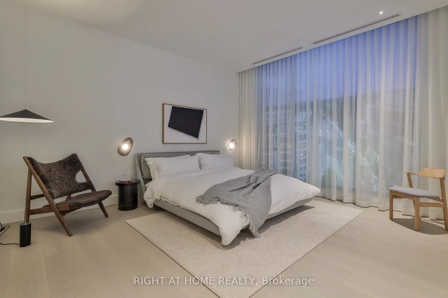 Additional image 19 of 1 Roxborough Street 403