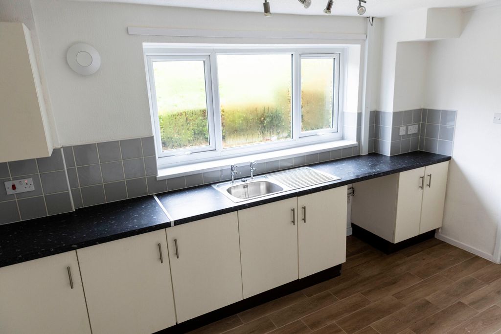 Additional image 6 of 3 bed semi-detached house to rentErcall View, Telford TF3