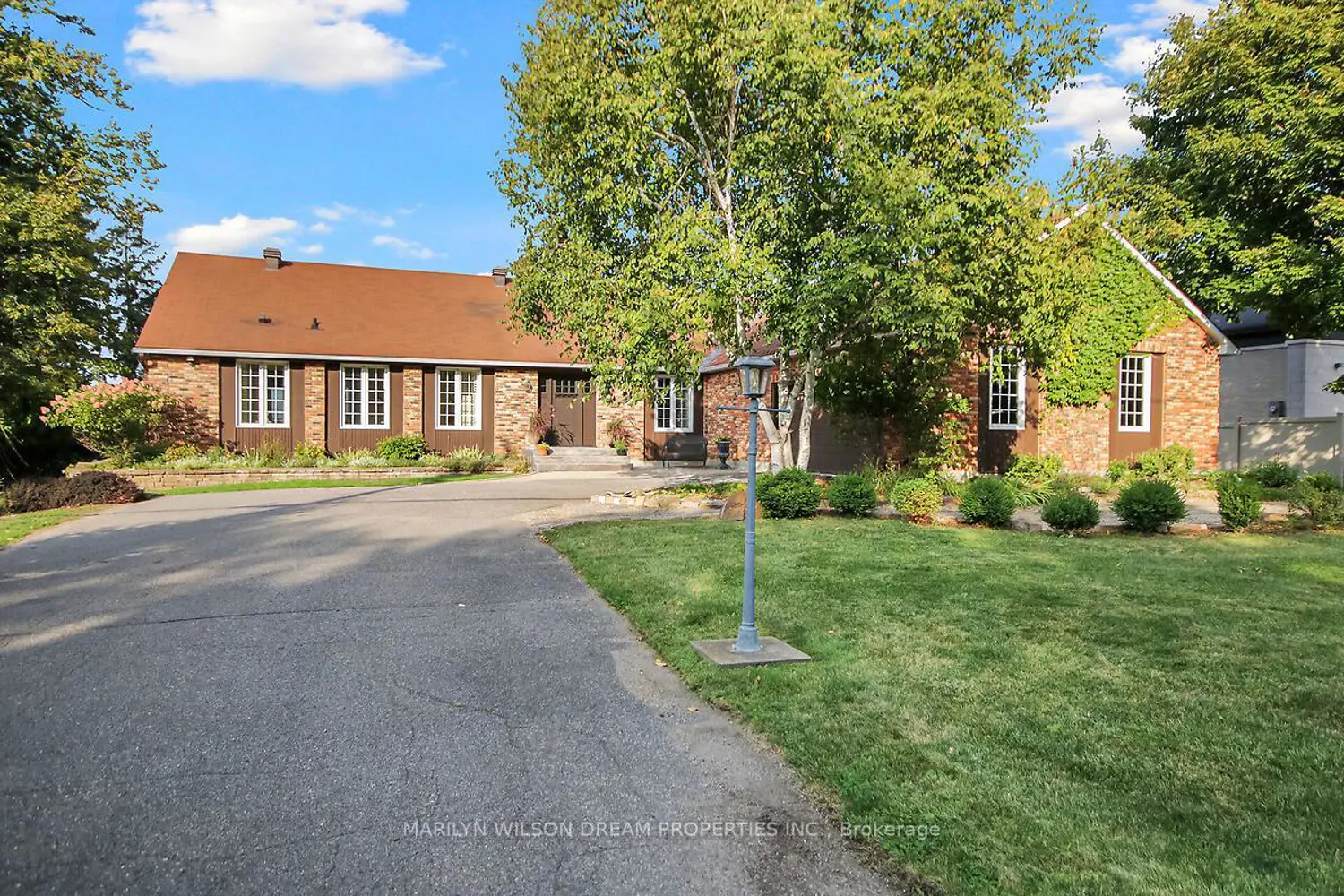 2998 Barlow Crescent photo 2