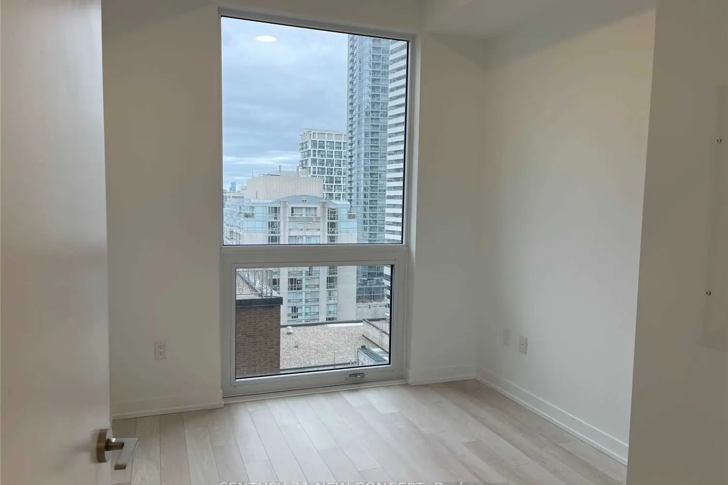 Additional image 9 of 39 Roehampton Avenue 1204