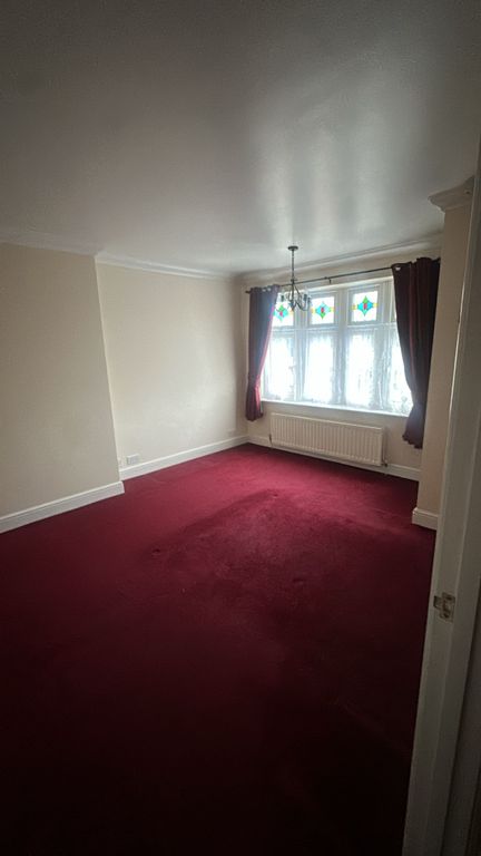 Additional image 4 of 4 bed detached house to rentLewsey Road, Luton LU4