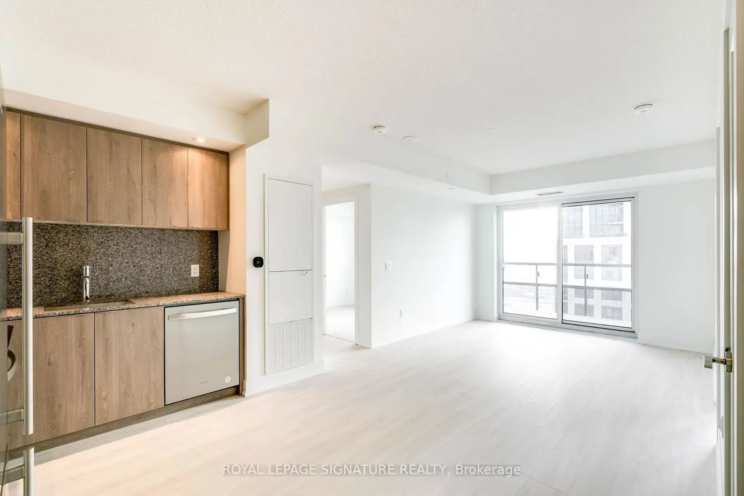 10 Eva Road 2501 photo 3