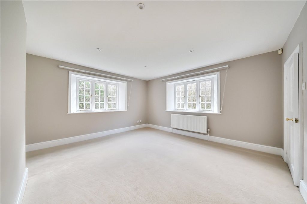 Additional image 9 of 4 bed detached house to rentThe Slade, Bucklebury, Berkshire RG7
