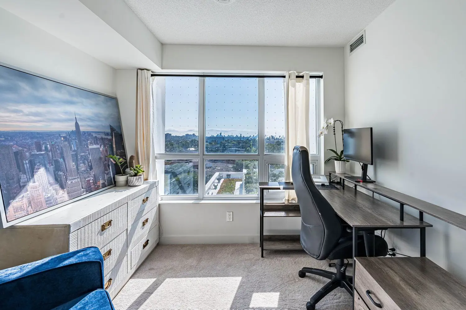 Additional image 15 of 10 Wilby Crescent 802