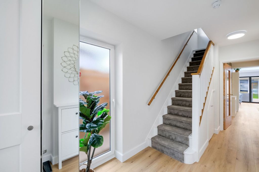 Additional image 21 of 6 bed semi-detached house to rentChurch Road, Iver SL0