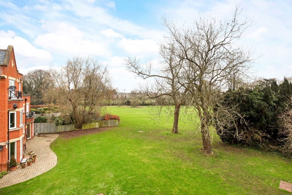 Additional image 5 of 2 bed flat to rentLongbourn, Windsor SL4