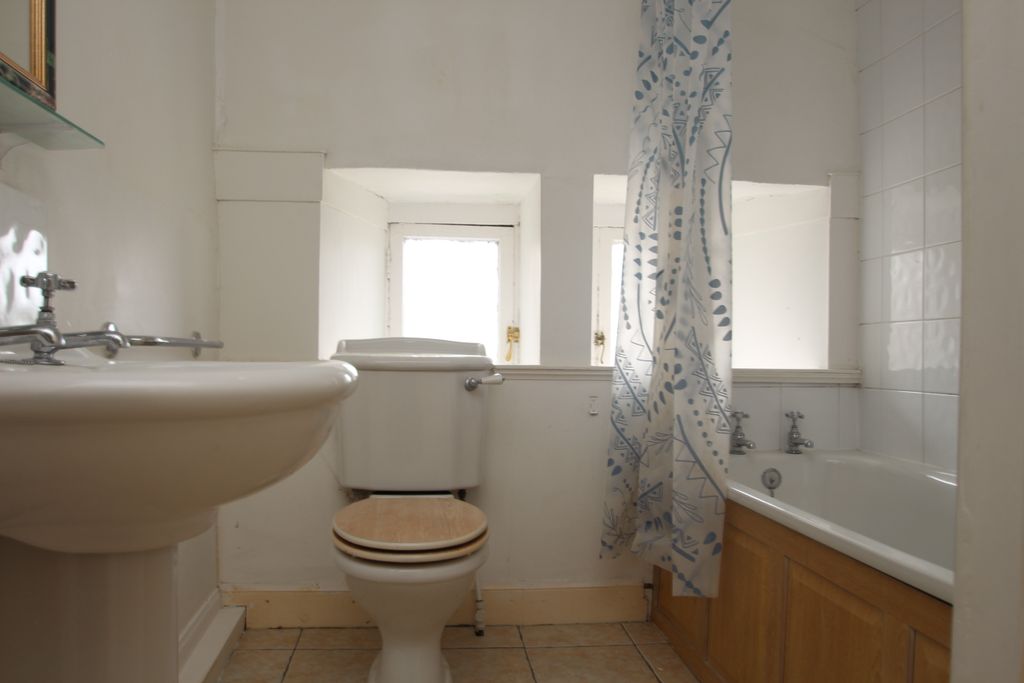 Additional image 4 of 3 bed flat to rentBank Street, Alloa FK10