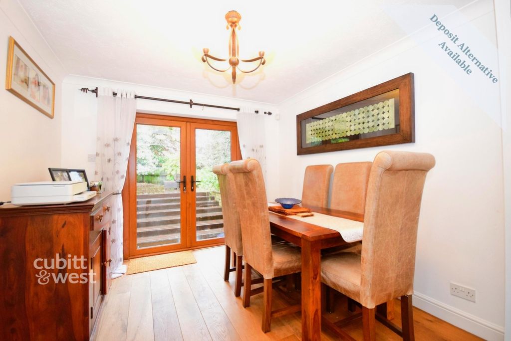 Additional image 9 of 6 bed detached house to rentCrawley Lane, Crawley RH10