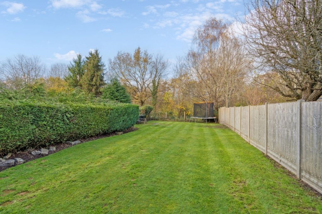 Additional image 4 of 3 bed semi-detached house to rentMaxwell Road, Beaconsfield HP9