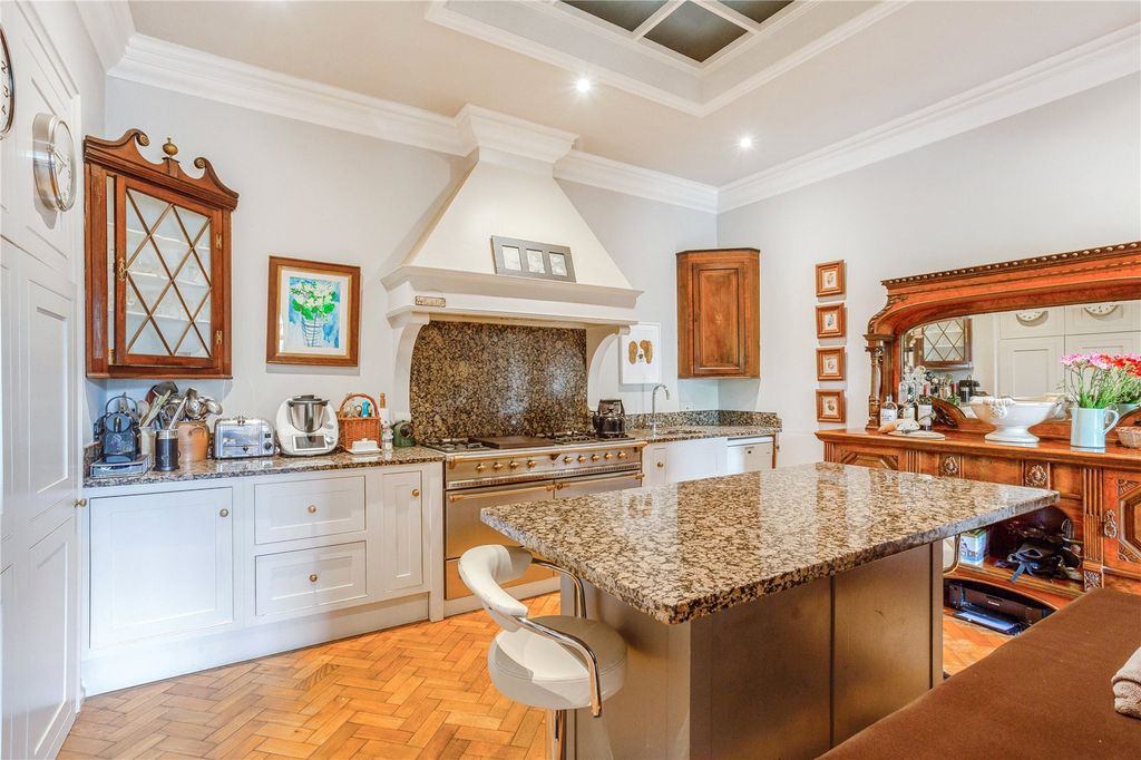 Additional image 2 of 4 bed semi-detached house to rentHenley Road, Marlow, Buckinghamshire SL7